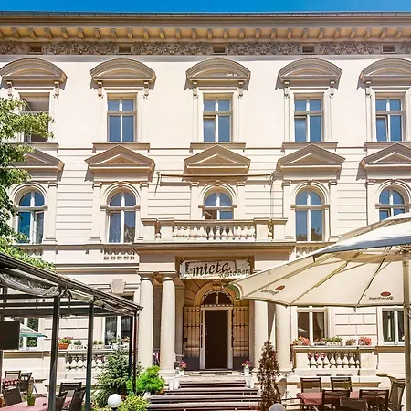 Garden Palace Lägenhetshotell 3*